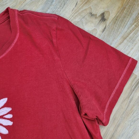 🔹️Life Is Good Faded Red Americana Daisy Vneck Short Sleeve Top Medium - Picture 6 of 11